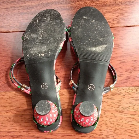 Strawberry Heel Sandals 🍓 - Picture 5 of 5